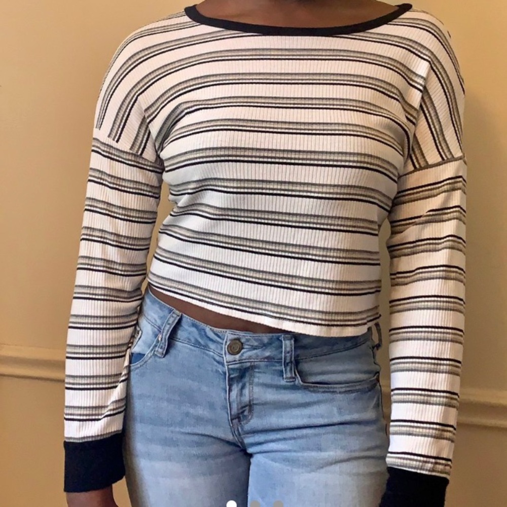 Charlotte Russe long sleeve cropped tee